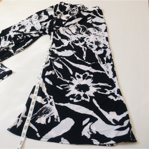 Liduaya High Rise Black White Flower Pull On Wide Flare Leg Cropped Slouchy Pant - Picture 6 of 16